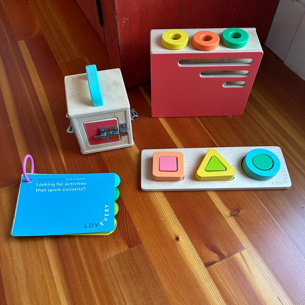 Lovevery The Realist Play Guide & toys